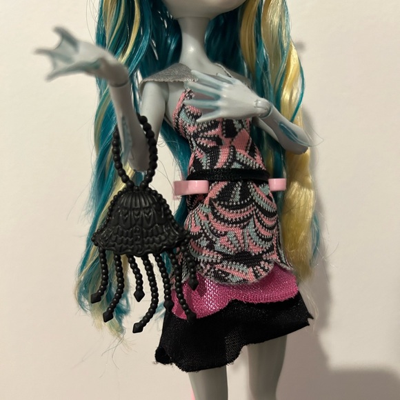 Monster High Doll Lagoona Frights, Camera, Action!: Black Carpet (G1) - Picture 2 of 7